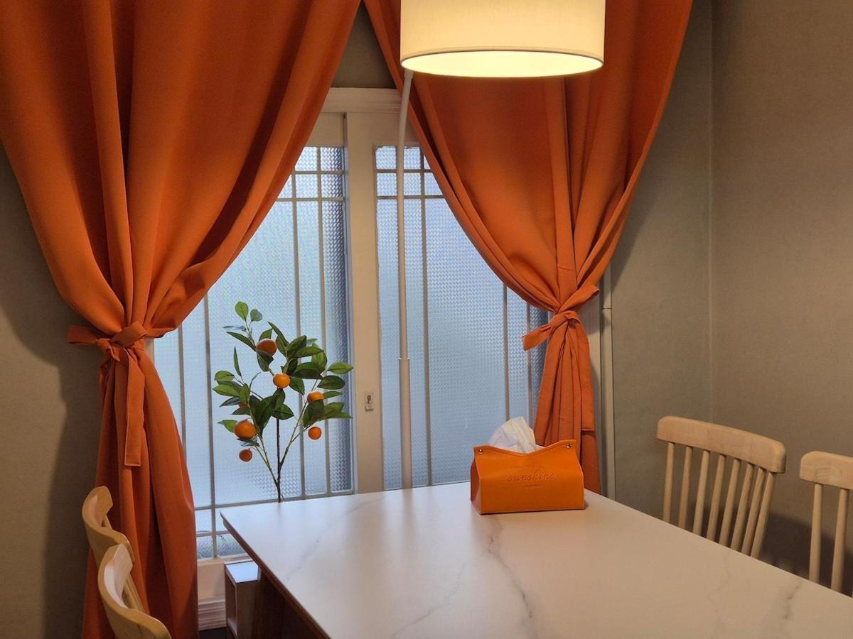 Villa Tangerine Hongdae Hongdae Street Hongik Station Yeontral Park 2 Minutes Dining Table For 8 People