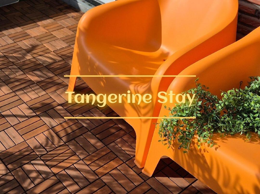 Tangerine Hongdae Hongdae Street Hongik Station Yeontral Park 2 Minutes Dining Table For 8 People