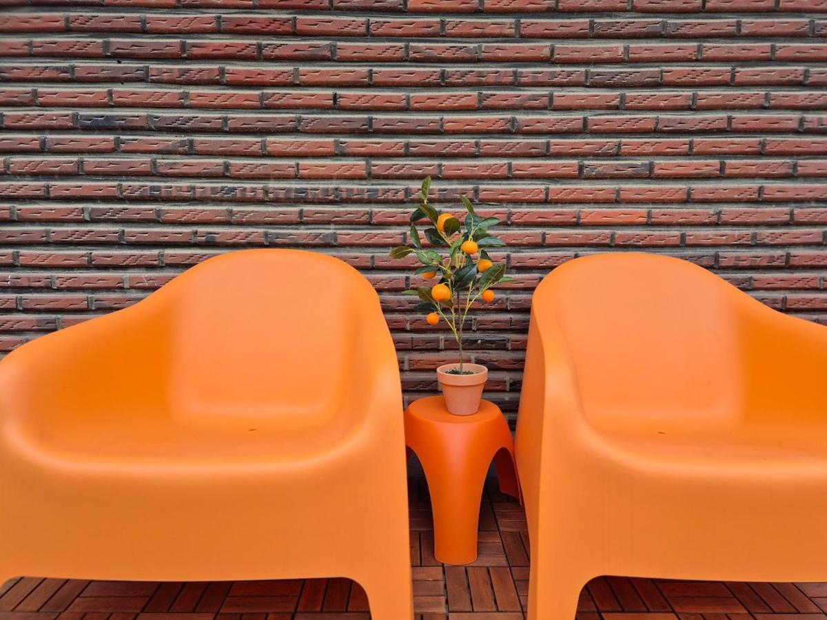 Tangerine Hongdae Hongdae Street Hongik Station Yeontral Park 2 Minutes Dining Table For 8 People Seoul