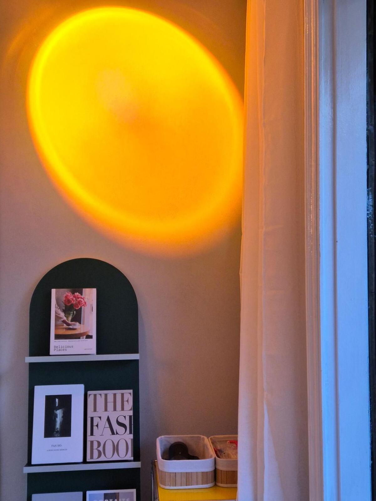 Villa Tangerine Hongdae Hongdae Street Hongik Station Yeontral Park 2 Minutes Dining Table For 8 People *