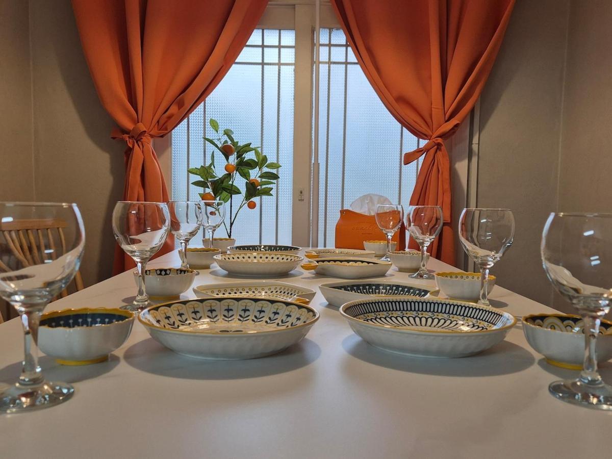 Tangerine Hongdae Hongdae Street Hongik Station Yeontral Park 2 Minutes Dining Table For 8 People *