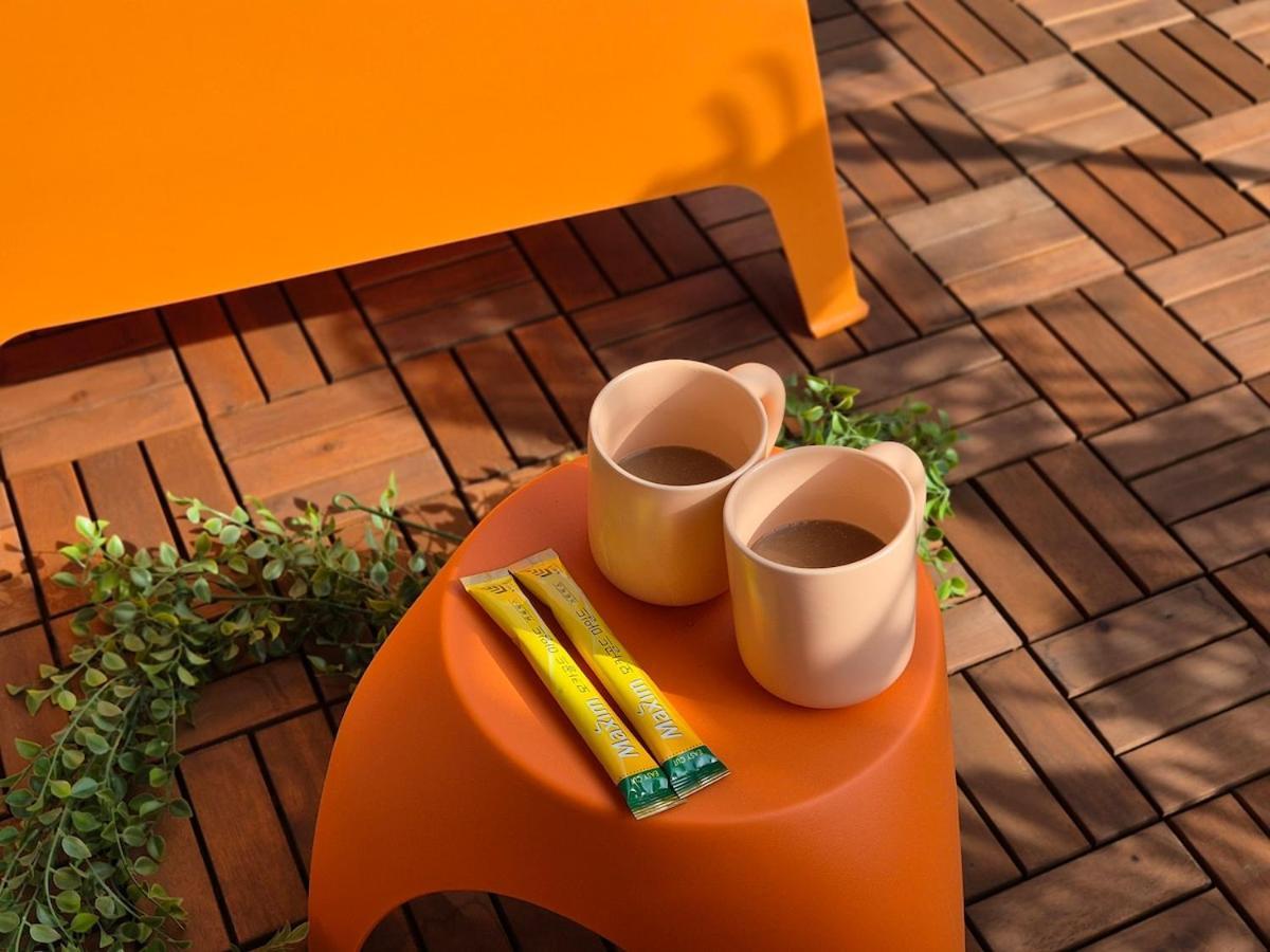 Tangerine Hongdae Hongdae Street Hongik Station Yeontral Park 2 Minutes Dining Table For 8 People Villa