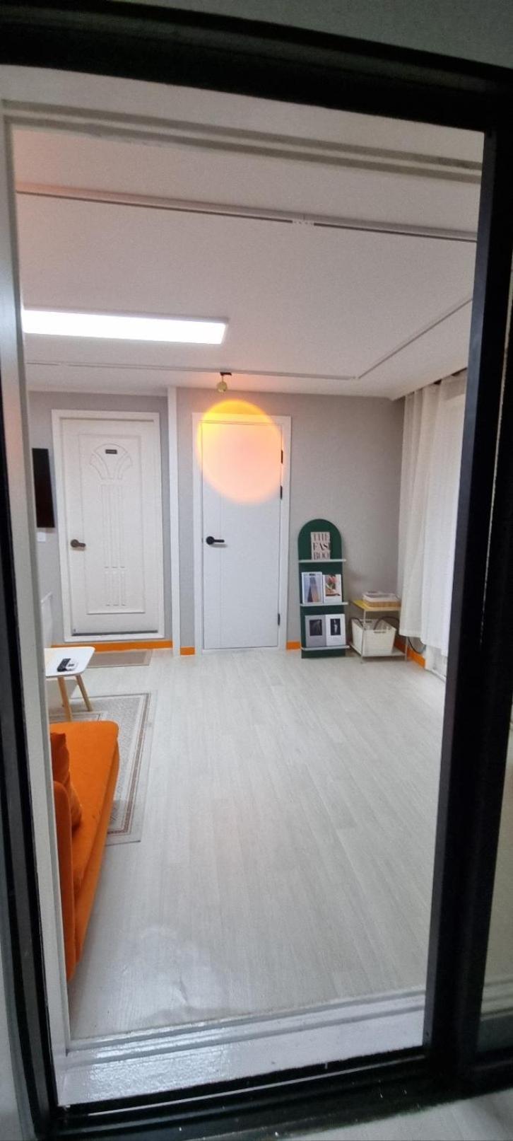 Villa Tangerine Hongdae Hongdae Street Hongik Station Yeontral Park 2 Minutes Dining Table For 8 People *